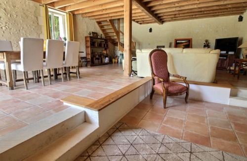Douchapt House | Perigord blanc spacious stone house 3 bedrooms large garden and beautiful swimming pool