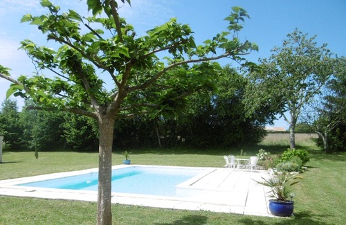 Douchapt House | Perigord blanc spacious stone house 3 bedrooms large garden and beautiful swimming pool