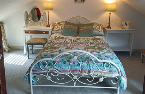Loddon Cottage | Period Cottage With Private Courtyard Garden, Sleeps 4-6