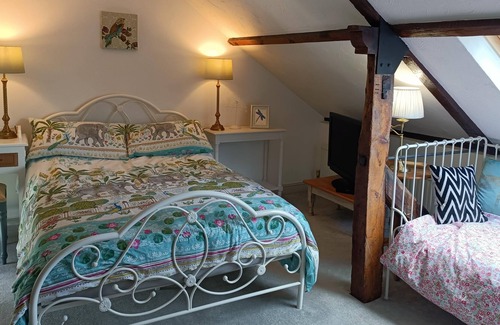 Loddon Cottage | Period Cottage With Private Courtyard Garden, Sleeps 4-6
