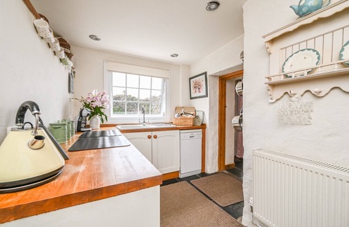 Downderry Cottage | Period luxury 55m fm beach.real fire/free parking/beach/dog friendly/seaviews