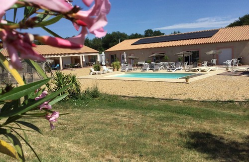 Villeneuve-de-la-Raho House | Perpignan, New, Very nice estate in an organic olive grove, 11 pers, Clim,