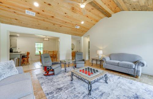 Perry House | Perry Family Home on 2 Acres with Private Pool