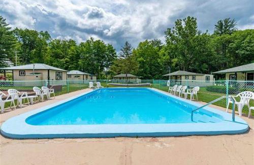 Intervale Hotel | Perry's Motel and Cottages
