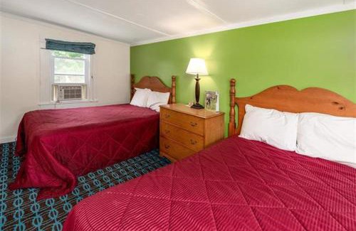 Intervale Hotel | Perry's Motel and Cottages