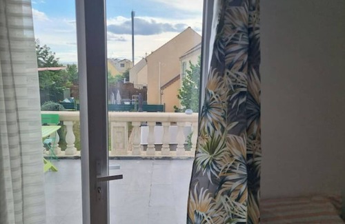 Persan Apartment | Persan Charmant Studio Avec Grand Balcon