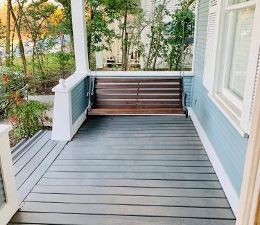 Mahncke Park House | Pershing Place: Historic home with heated spa/pool by Zoo, Pearl, Golf, Witte