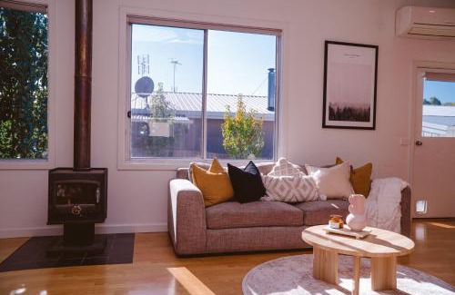 Lakes Entrance House | Pet & Boat friendly! Lhorizon - Rhyme of the Sea