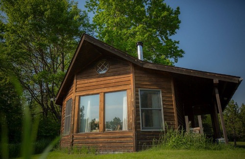 Finlayson Cabin | Pet freindly cabin in the meadows on the edge of the forest with big windows