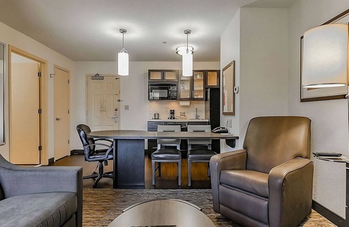 Mount Laurel Hotel | Pet-friendly Lodging Near South Jersey Regional Airport! FREE Parking, Kitchen!