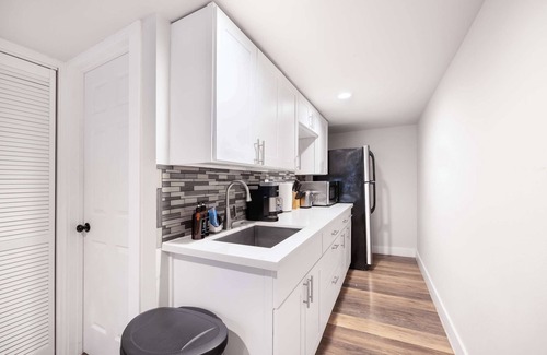 Wallingford Apartment | Pet Friendly 1BR Basement w/Gym |Near UW &Hospital