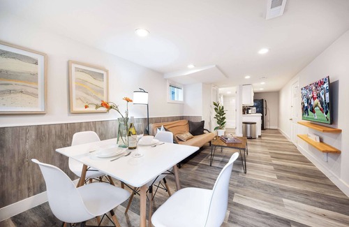 Wallingford Apartment | Pet Friendly 1BR Basement w/Gym |Near UW &Hospital