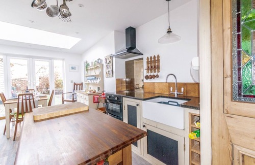 Titchfield Cottage | Pet friendly 2 Bed House Titchfield Village Centre