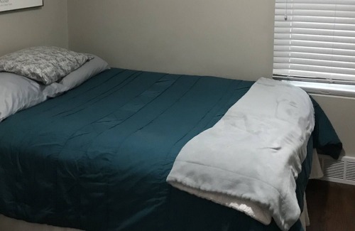 Schofield House | Pet Friendly 2 Bedroom minutes to Weston Hospital 5709