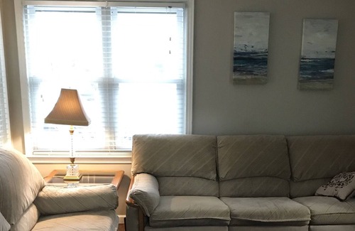 Schofield House | Pet Friendly 2 Bedroom minutes to Weston Hospital 5709