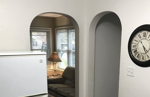 Schofield House | Pet Friendly 2 Bedroom minutes to Weston Hospital 5709