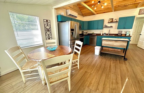 Sanford Cottage | Pet-Friendly 2BR Cottage in Downtown Sanford!