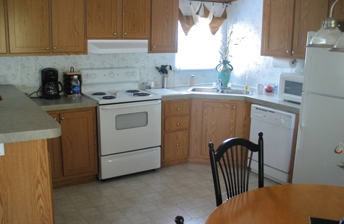 Ocean Isle Beach Cottage | Pet friendly, 3 bedroom, 2 bath, 2 piers, boat ramp, large porch, yard, waterway