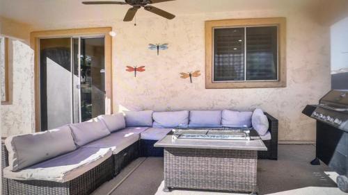 Villago House | Pet friendly 3br 2ba Private optional heated Pool BBQ grill Golf Clubs close to park