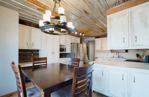 Midland House | Pet-Friendly 3BR Furnished Home w/Large Yard