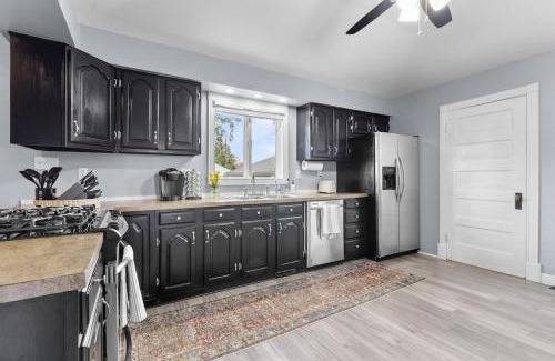 Marion House | Pet-friendly 4 BD Historic Charmer at Marion Uptown