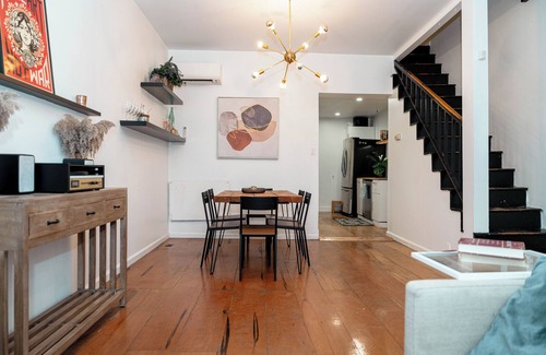 Norris Square House | Pet Friendly 4-bedroom house for Corporate Stays