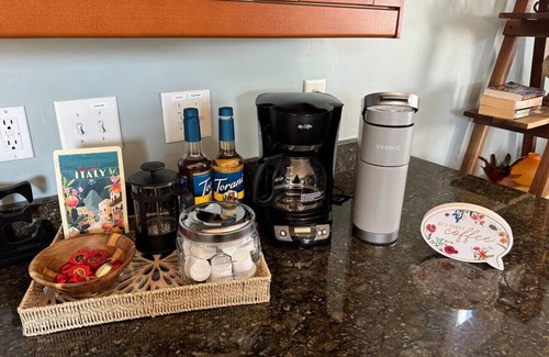 Chestnut Hill House | Pet friendly, 5 Min to Downtown, gated parking