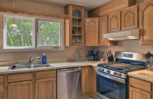 Sand Lake House | Pet Friendly Anchorage Retreat with Deck and Yard