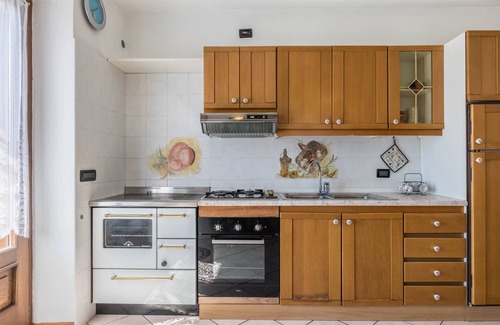 Baselga di Pine Apartment | Pet-Friendly Apartment 'Tra i Due Laghi' with Lake View & Terrace