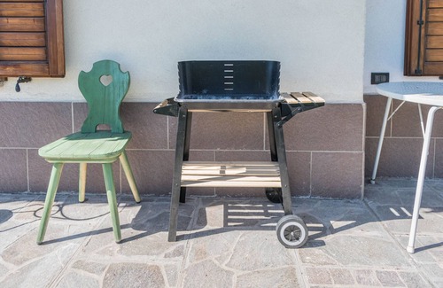 Baselga di Pine Apartment | Pet-Friendly Apartment 'Tra i Due Laghi' with Lake View & Terrace