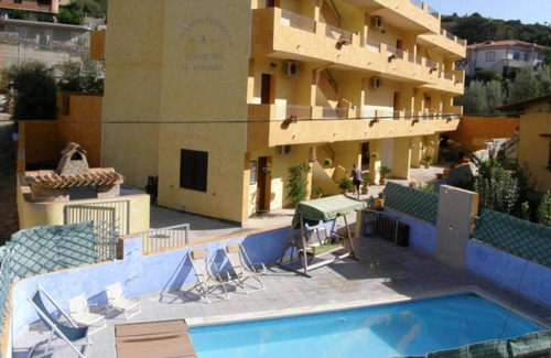 Fluminimaggiore House | Pet-friendly apartment "Residenz Pianeta Sardegna 12" with pool, air conditioning and garden