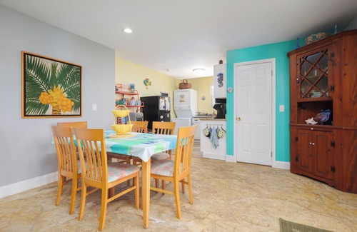 Marineland Acres House | Pet Friendly Apartment- Walk To The Beach