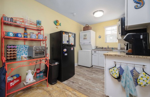 Marineland Acres House | Pet Friendly Apartment- Walk To The Beach