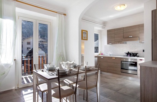 Arvier Apartment | Pet Friendly Apartment 'Casa Tua - Arvier' with Mountain View
