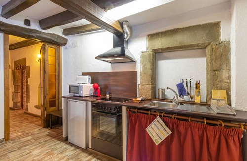 Rupit I Pruit Apartment | Pet-Friendly Apartment 'Can Lo 1' with Mountain View & Wi-Fi