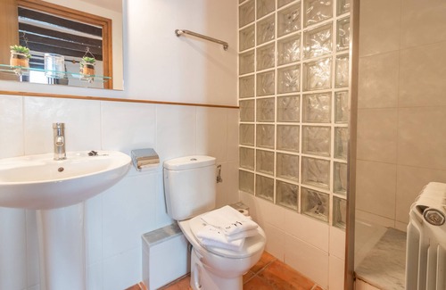 Rupit I Pruit Apartment | Pet-Friendly Apartment 'Can Lo 1' with Mountain View & Wi-Fi
