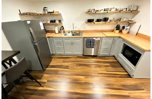 Arvada Plaza Area Apartment | Pet friendly apartment in thriving Arvada