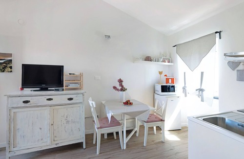 Arcola Apartment | Pet-Friendly Apartment Rosadimaggio Violetta with Balcony & Wi-Fi