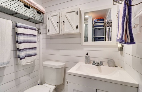 Bastrop House | Pet-Friendly Bastrop Container Home Near Hiking!