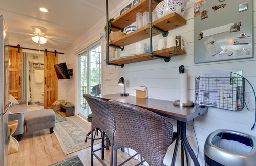 Bastrop House | Pet-Friendly Bastrop Container Home Near Hiking!