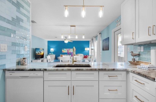 Sugar Beach Condo | Pet Friendly 🐶 Beachview 102 - Flaming Sunrise 🌅