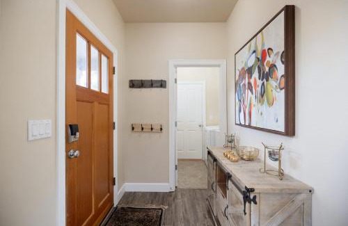 Southwest Bend House | Pet-Friendly - Bend Sanctuary for 6