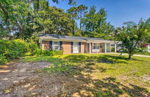 Country Club Estates House | Pet-Friendly Brunswick Retreat with Gas Grill!