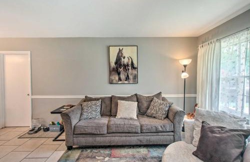 Country Club Estates House | Pet-Friendly Brunswick Retreat with Gas Grill!