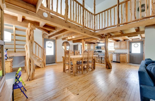 Uvalde Cabin | Pet-Friendly Cabin on 3 Acres: 7 Mi to Uvalde!