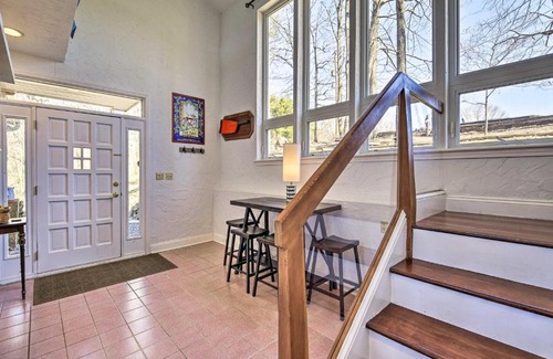 Ingles House | Pet-Friendly Cabin with Dock on Claytor Lake!