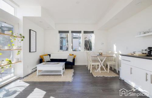 Sunnyside House | Pet-friendly Carriage House Near Lake