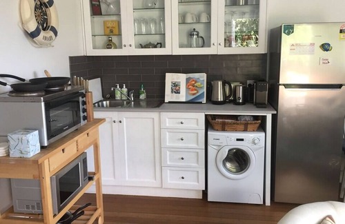 Collaroy Apartment | Pet friendly coastal retreat with ocean views. 5 min walk from beach.
