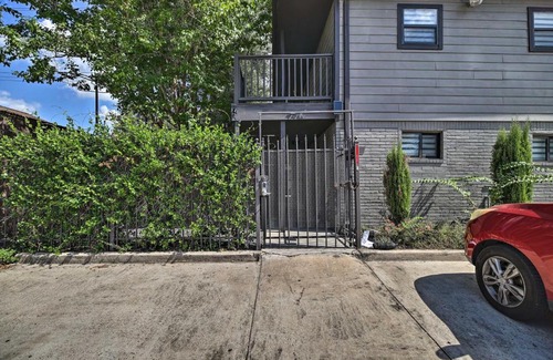 South Central Houston Apartment | Pet-Friendly Condo in Houston with Community Grills