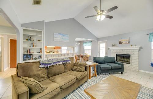 South Side House | Pet-Friendly Corpus Christi Home 12 Mi to Beach!
